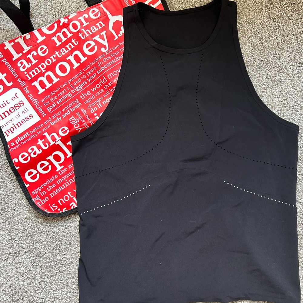 Lululemon size 8 vented tank